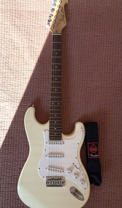 Guitarra Stratocaster J&D Branco