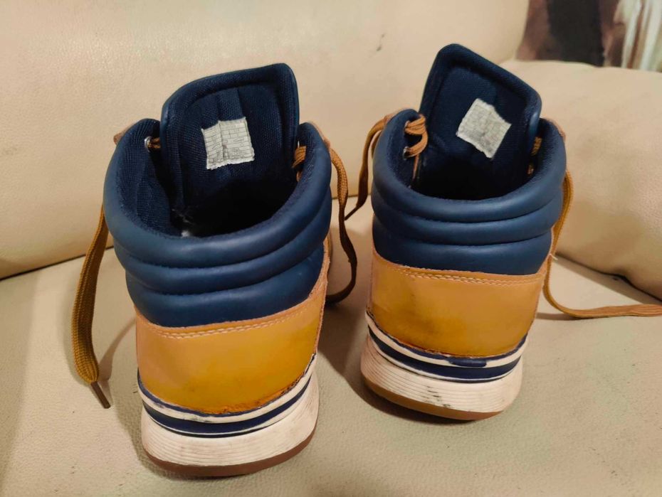 Boas castanhas Levi's tam. 38 de menino