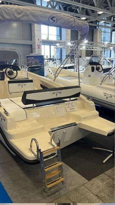 Nowa łódź OPEN: Trimarchi PETRA - dł. 6,70m/8 osób - od boatcenter.pl