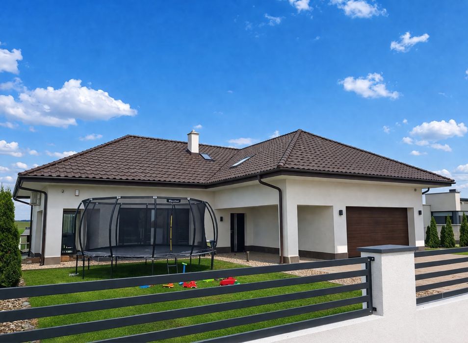 Dom wynajem Mazury Houses balia, basen, plac zabaw, trampolina, pomost