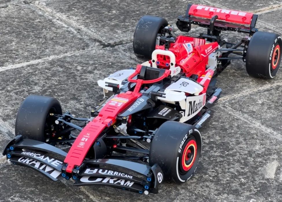 Конструктор Formula F1 Ferrari Marbule 1:8  63 cm 1042 блоков Lego