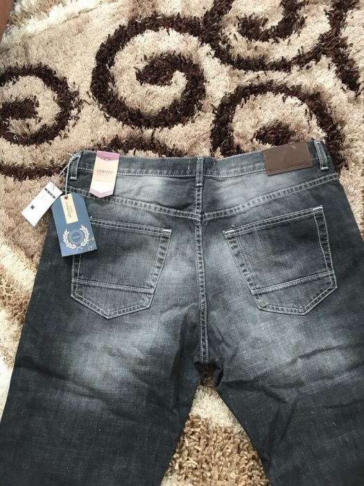 Джинси чорні фірмові Іспанія нові