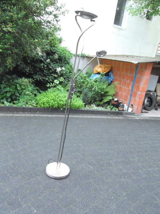 Lampa stojąca podłogowa