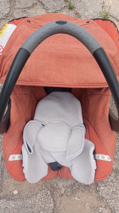 Cadeira ovinho de bebé com sistema de segurança para o carro