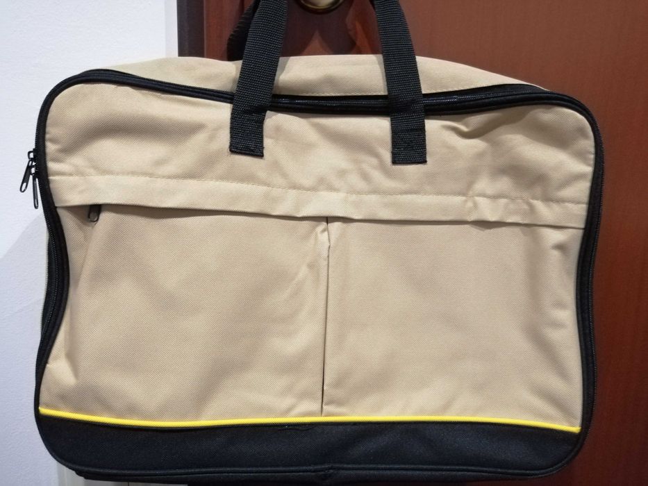 3 sacos de viagem ( 2 sacos de mão, 1 saco de ombro)