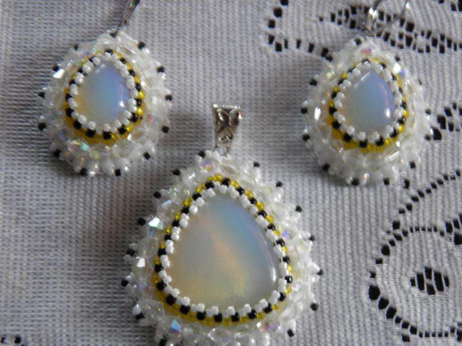 Komplet z opalami,beading,bialy,stal chirurgiczna