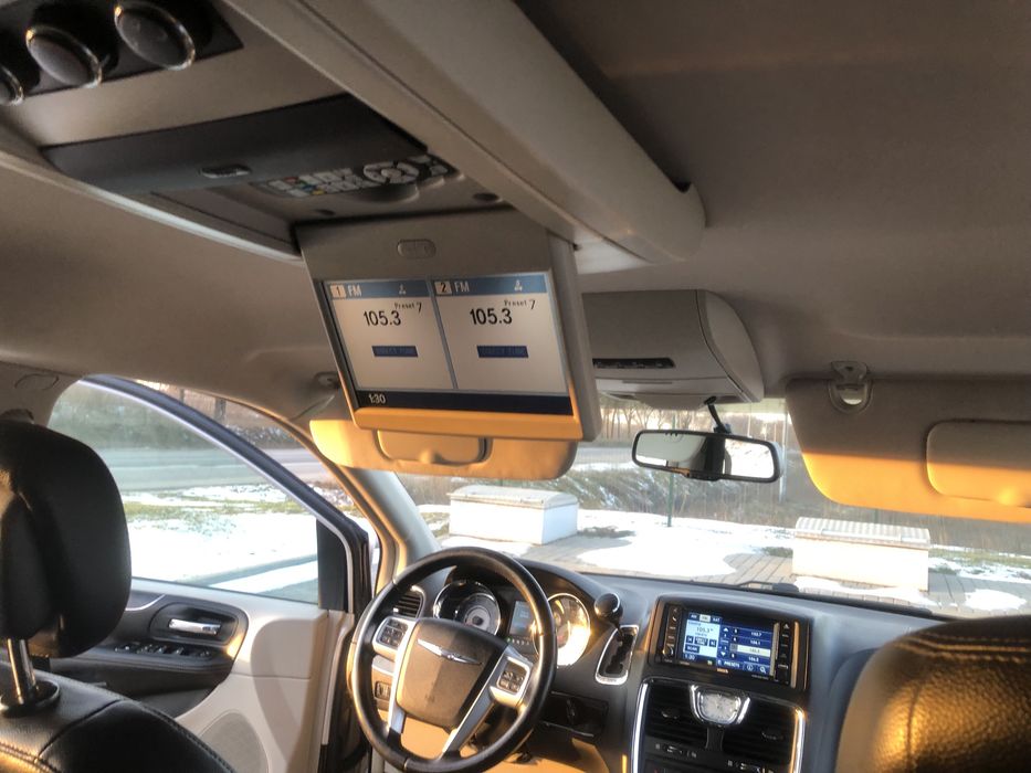 Chrysler town country