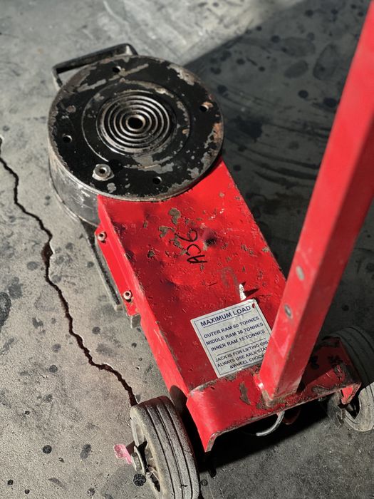 Macacos hidraulicos pneumaticos de 60 toneladas