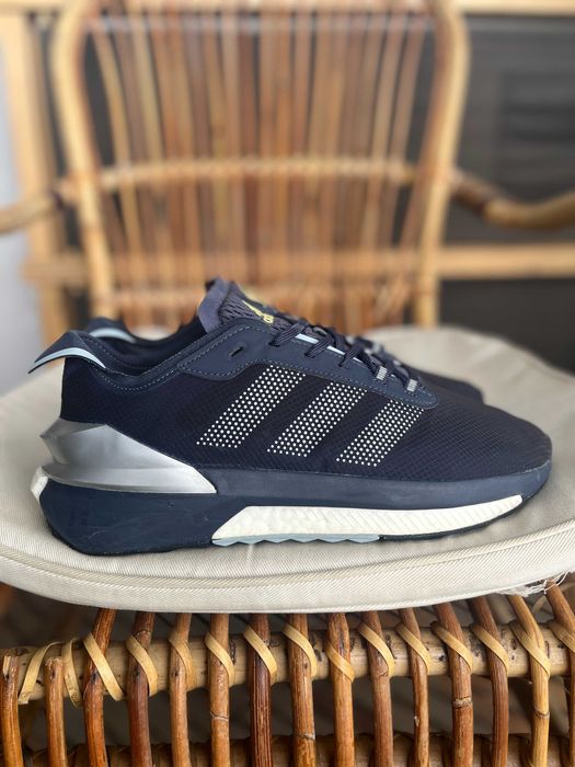 adidas Avryn  r. 44