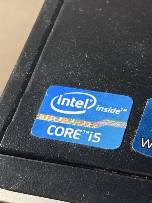 Komputer HP, intel i5, Radeon HD, Windows 10.  Monitor LG