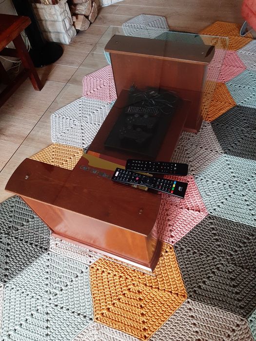 Mesa de centro com arrumos secretos64739995498627121