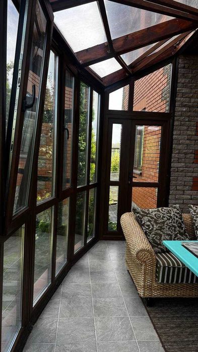 Унікальний будинок з власним парком і озером