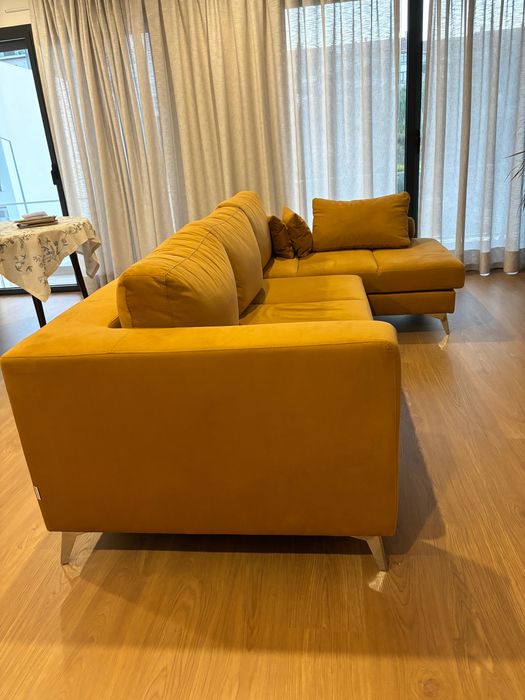 Sofá com chaise longue