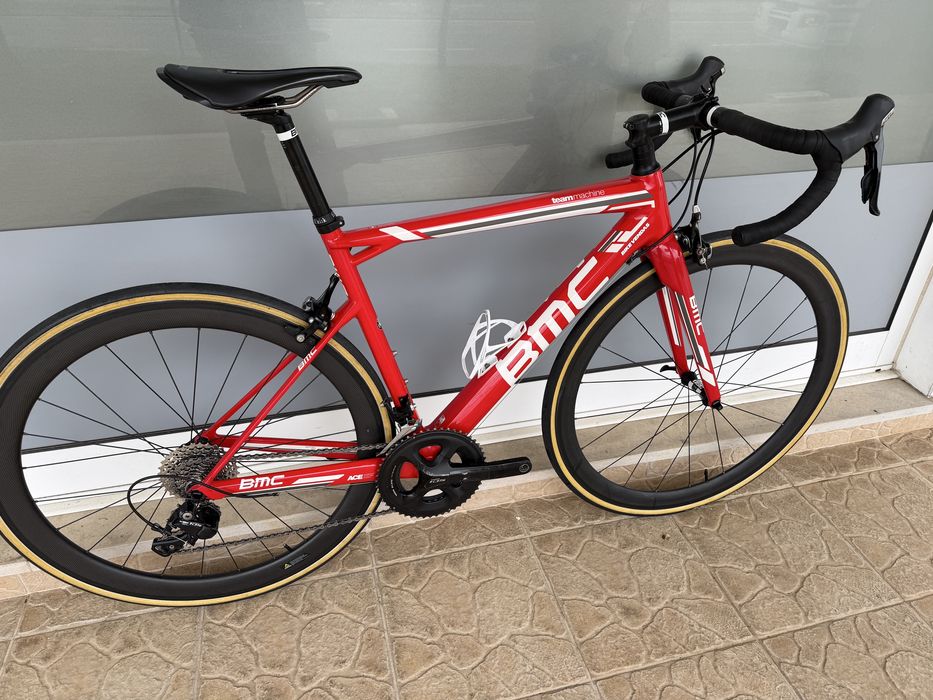 Bicicleta de estrada BMC - rodas em carbono