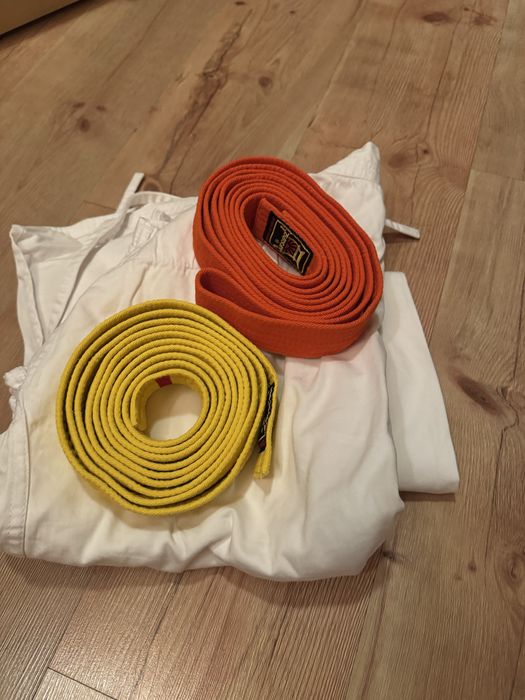 Kimono marki Evolution rozmiar 150 i pasy