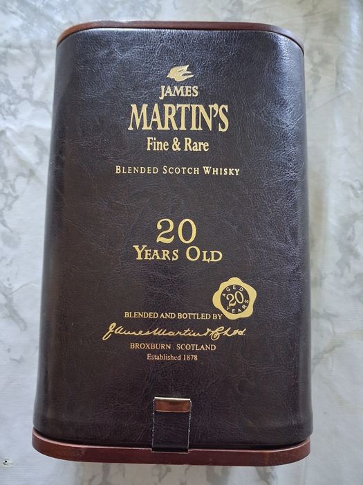 Caixa em pele original Whisky James Martins 20 Anos.