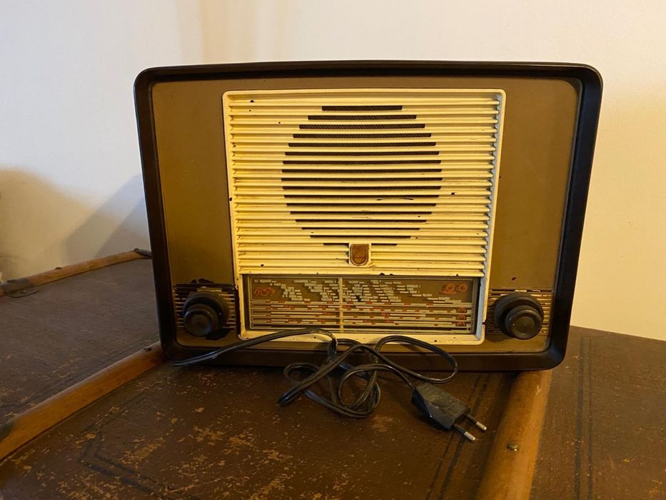 Radio antigo em excelente estado
