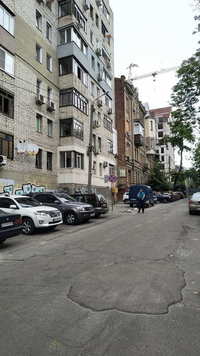 Продам 3 кімнатну квартиру загальна площа 90 кв.м. вул. Садова 6/12 з ремонтом та меблю 60000 у.е.