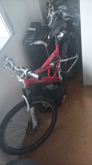 Bicicleta dupla suspensão