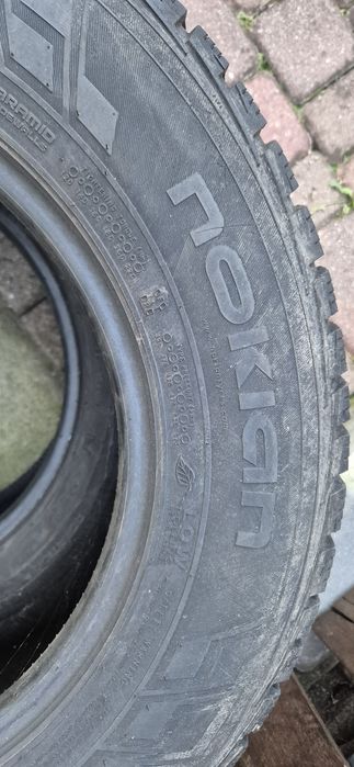 Opony zimowe nokian 215/65/15c 7m 2 sztuki