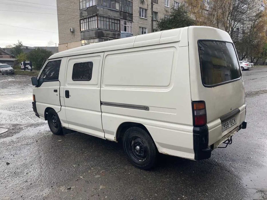 Міцубісі Л300 Mitsubishi L300 вантажопасажирський