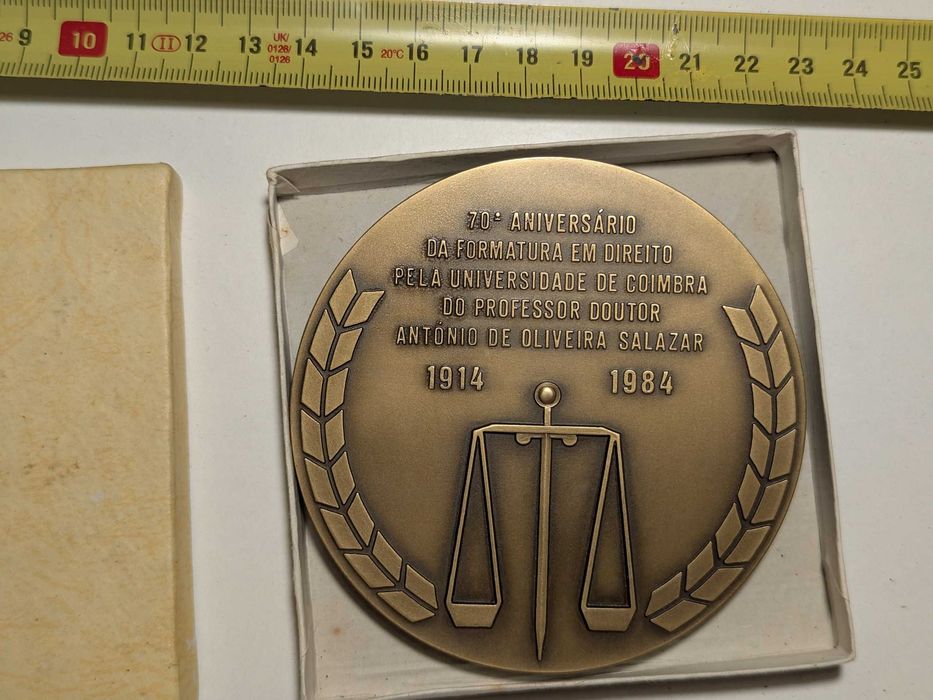 Medalha de Salazar - 1984 - 70º aniversário da formatura em Coimbra