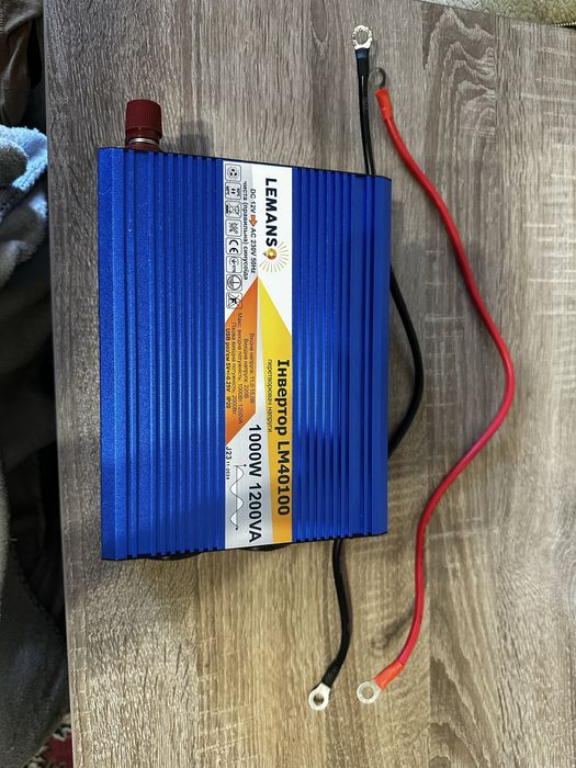 Інвертор синій корпус Lemanso з 12VDC до 230 V AC 1000 W 1200 VA чистий (правильна) синусоїда LM40100, акумуляторна зарядка+ акумулятор сотий