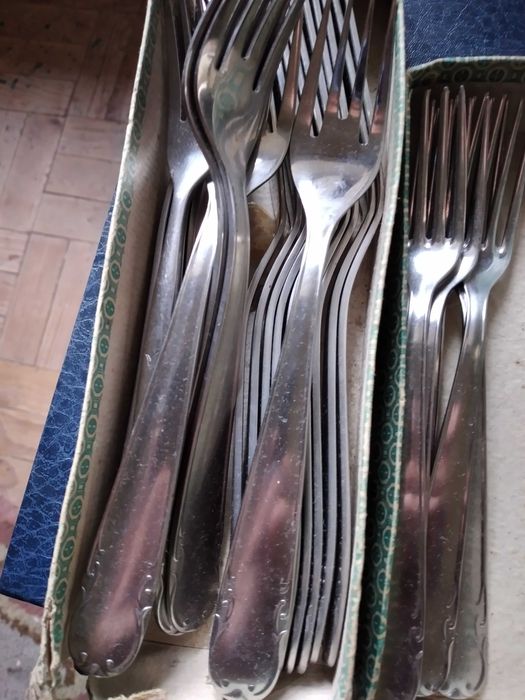 2 sets of ornate table cutlery440241988242647043
