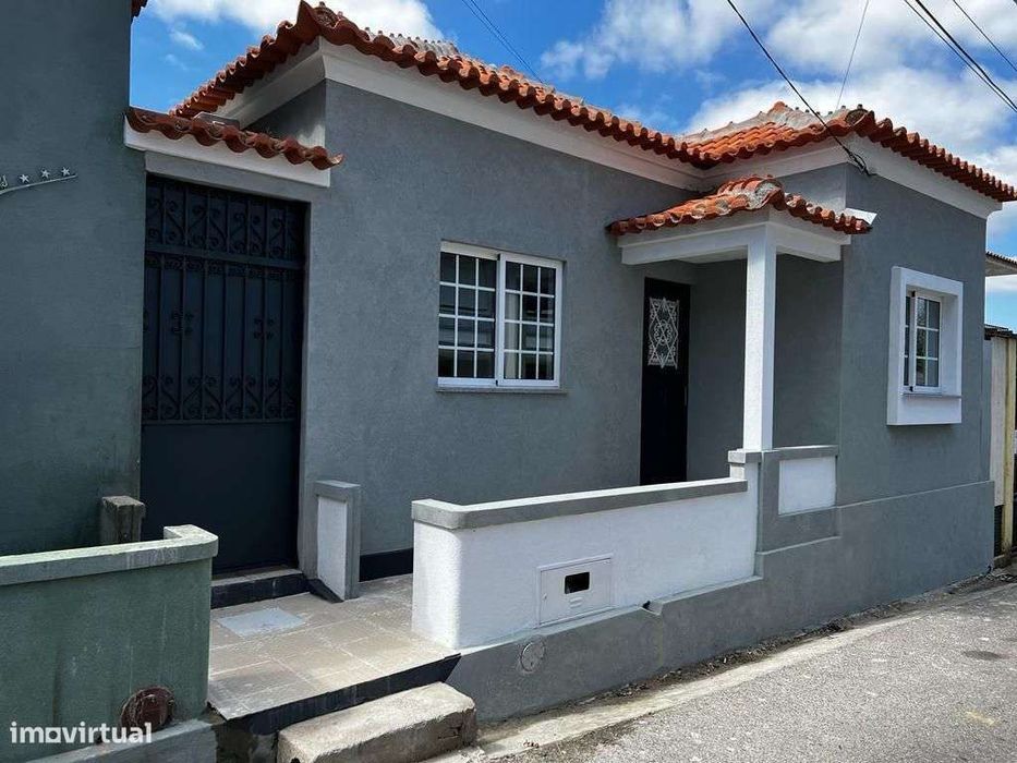 Arrenda-se QUARTOS em Moradia ,com excelente localização Centro Salreu