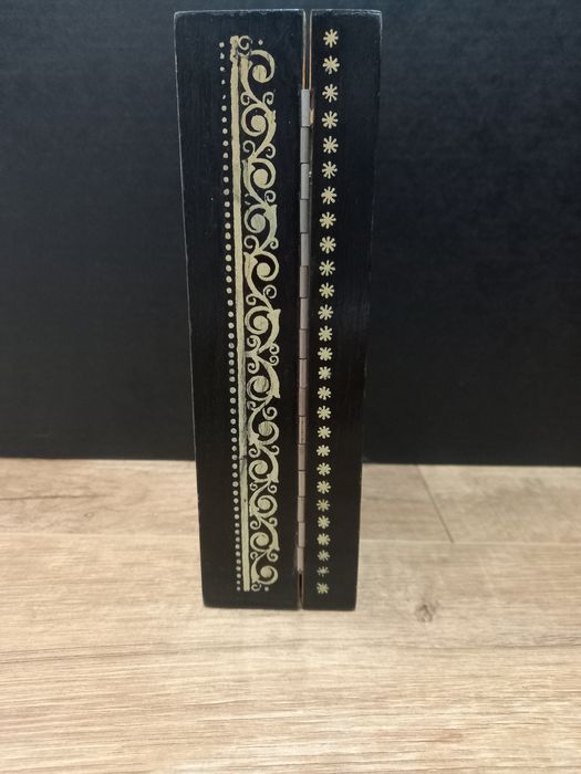 Деревяна шкатулка