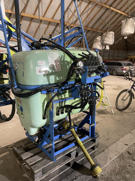 Оприскувач навісний BERTHOU