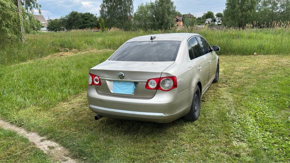 Volkswagen Jetta 2006 | 2.5 Бензин | АКПП |
