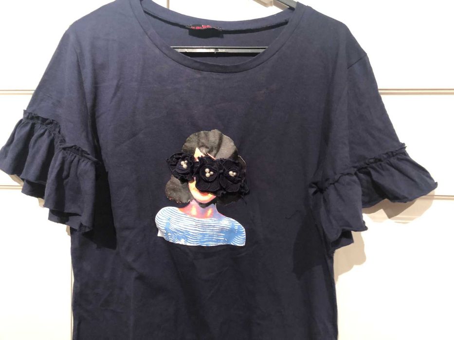 T-shirt azul com desenho estampado muito original M/L