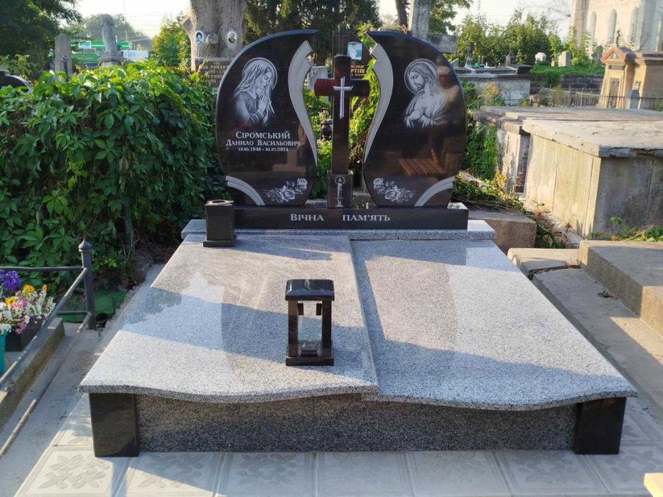 Пам'ятники з граніту.