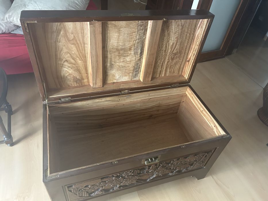 Arca antiga trabalhada