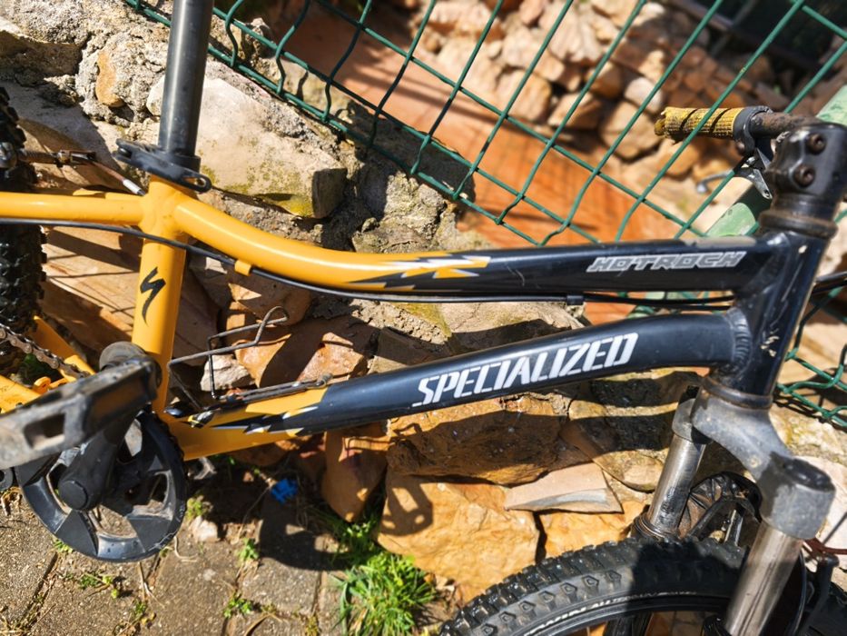 Bicicleta Specialized Roda 20, inclui capacete