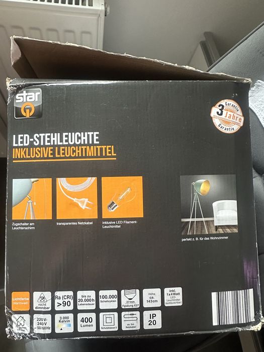 Lampa stojąca podłogowa