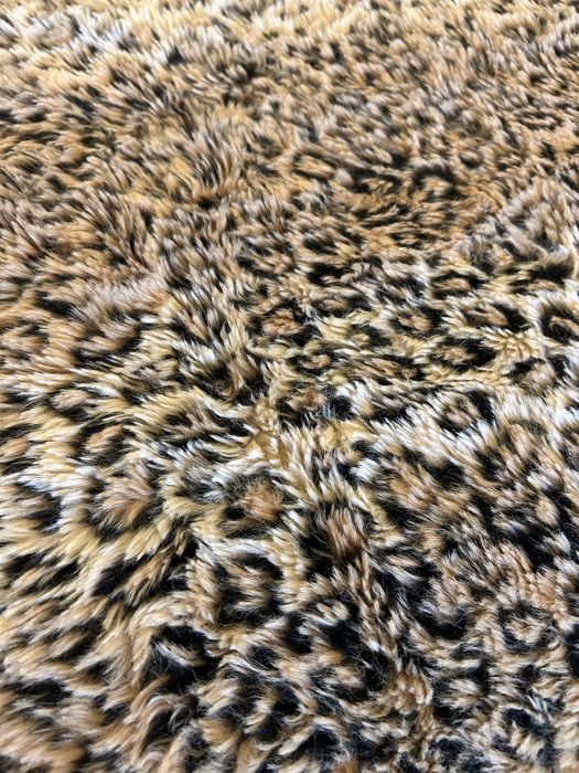 Manta tapa pes + 2 almofadas padrao leopardo