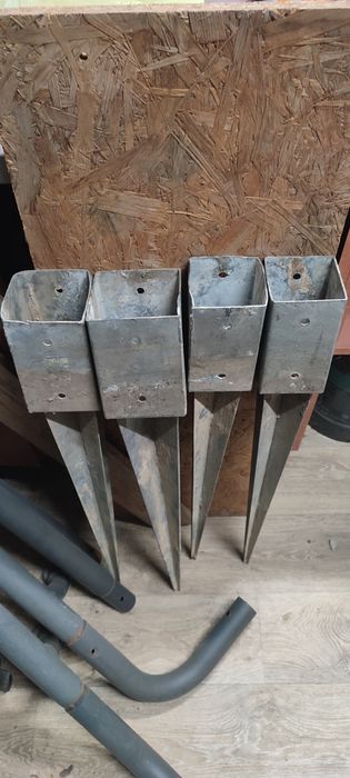 Kotwy wbijane do ziemi / Podstawy słupa 8x8, 9x9, 10x10 cm – 4 sztuki