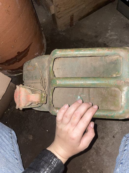 Продам канистры 20 л