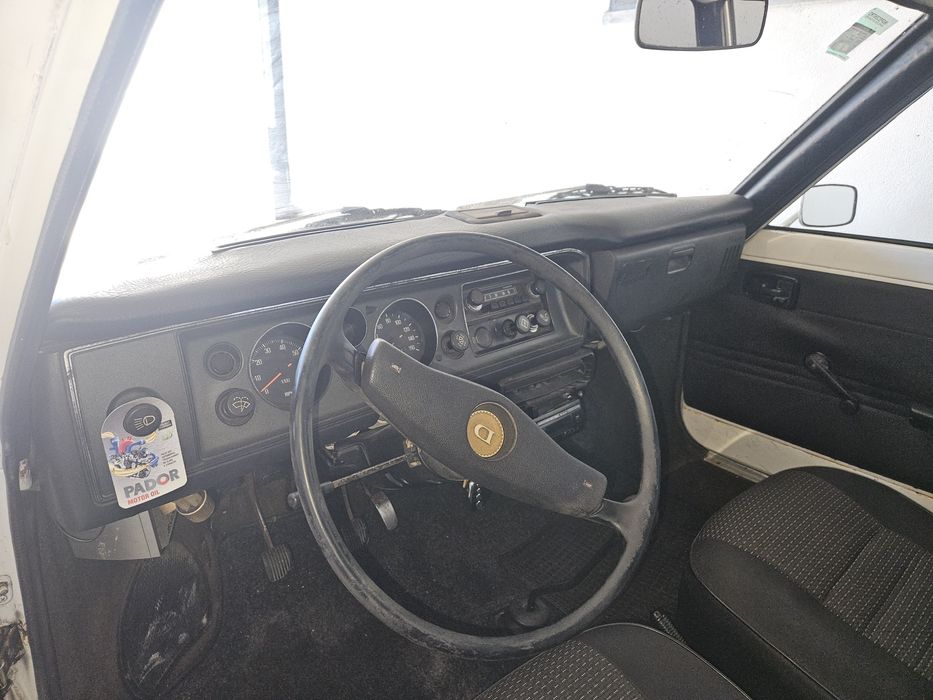 Carro clássico Datsun 100A  1976