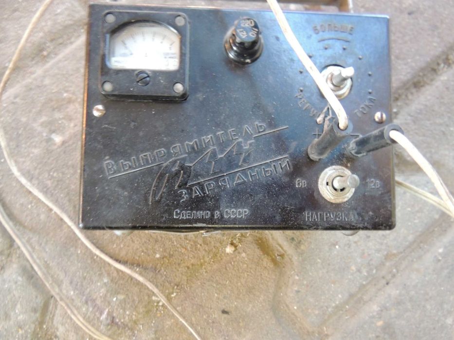 Prostownik ładowarka  12V 5A Sprawny