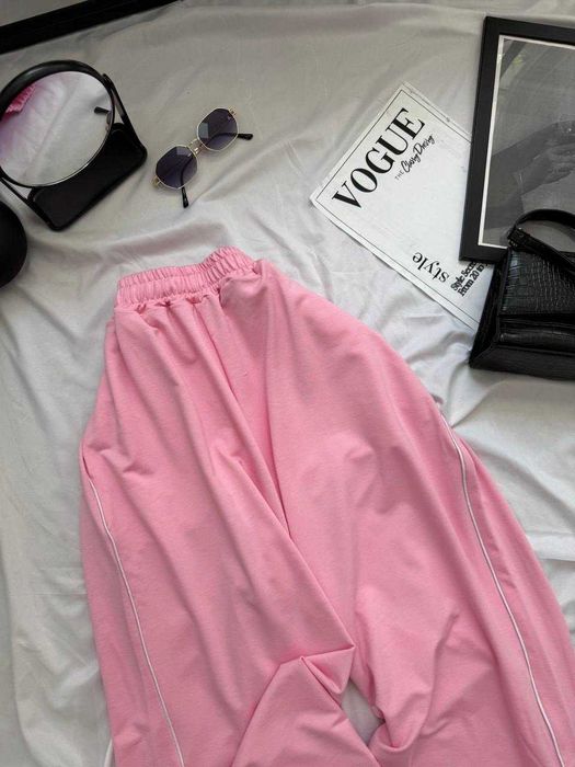 Жіночі спортивні штани оверсайз з кантами по бокам по низу затяжки