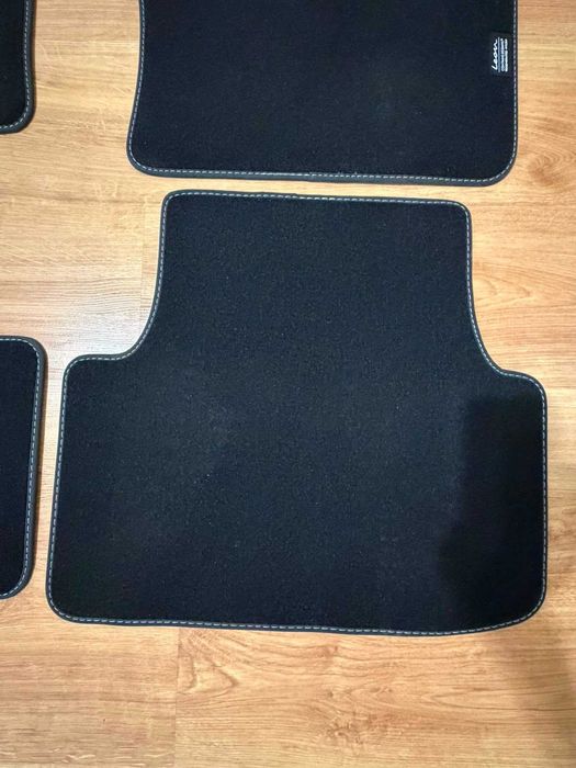 Komplet oryginalnych dywaników materiałowych Seat Leon ST