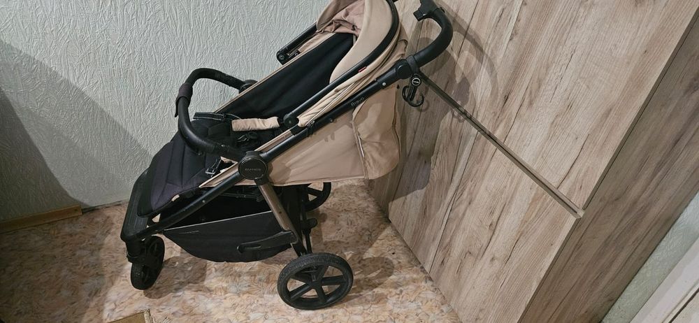 Прогулянкова коляска CARRELLO Bravo