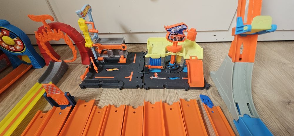 Hot wheels mega zestaw pudełko track builder laweta myjnia