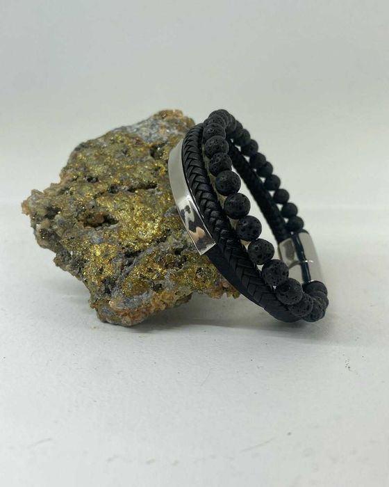 Pulseira em aço inoxidável, couro e pedras