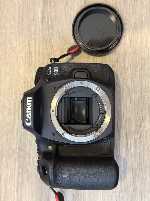 DSLR Canon 90d + 2 baterias ( maquina em excelente estado)