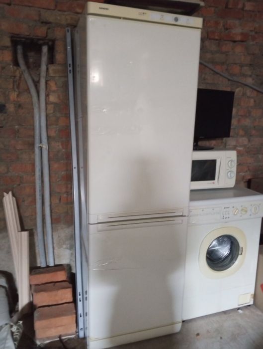 Холодильник SIEMENS