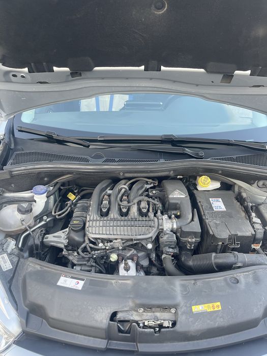 Peugeot 208 1.2 PureTech Signature — photo 2